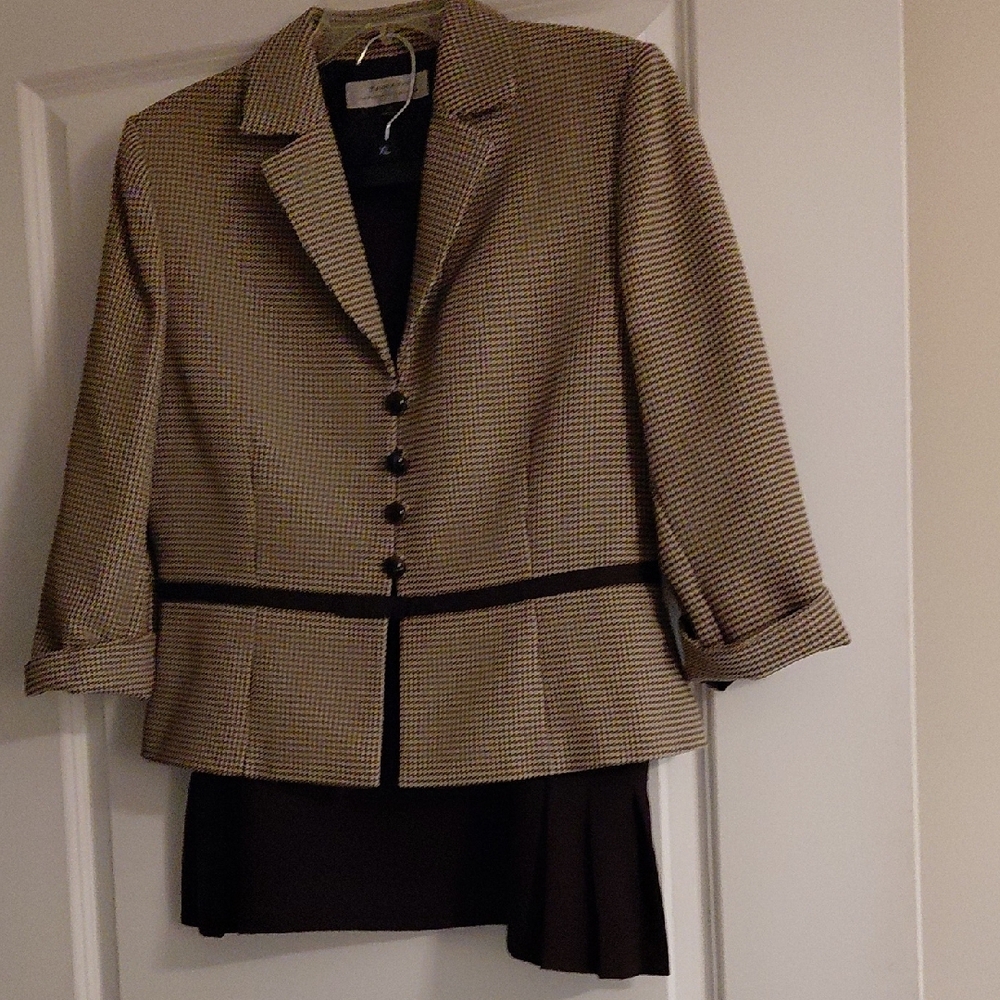 Tahari ASL Brown and Houndstooth Skirt Suit - Classic Two-Piece Set